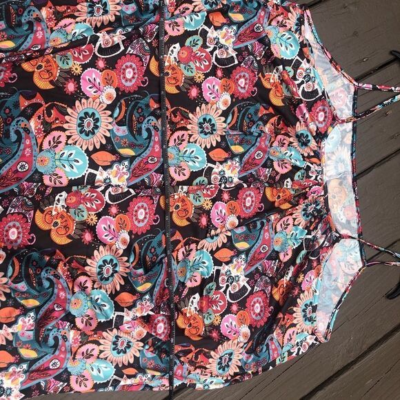 Floral halter dress . Lightweight built in slip layer . Perfect for summer .35” - Picture 7 of 8